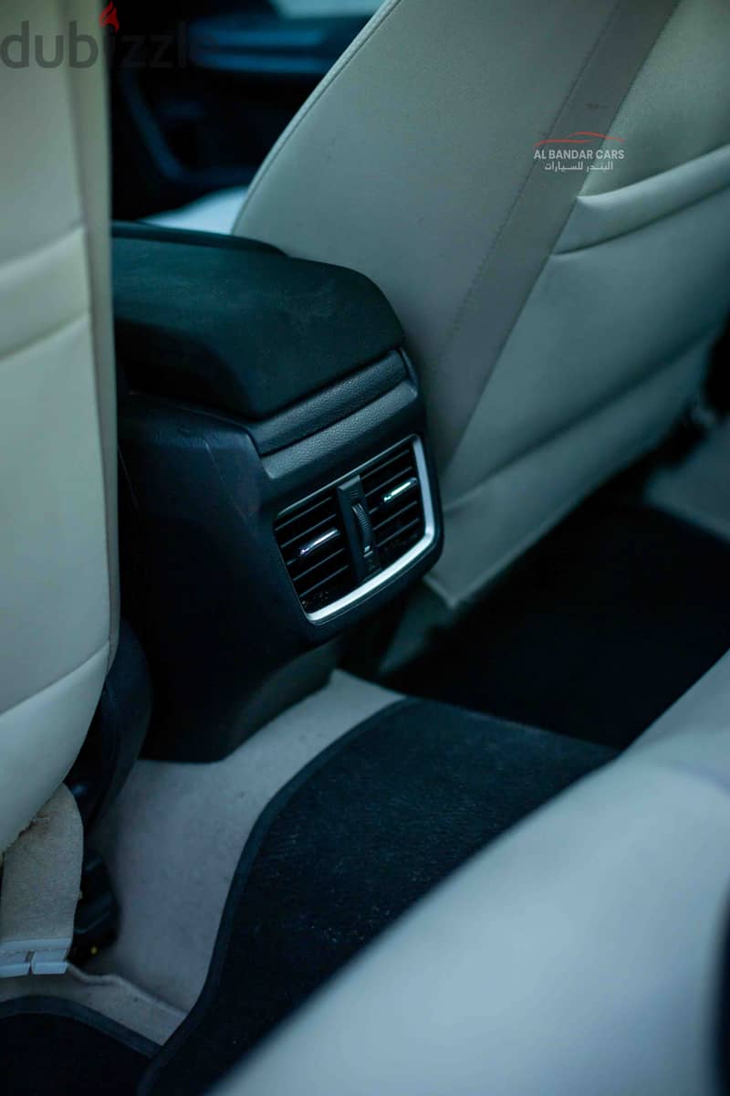 Honda Civic 2018 Silver | Low Mileage | Sporty Sedan | Bahrain Spec | 17