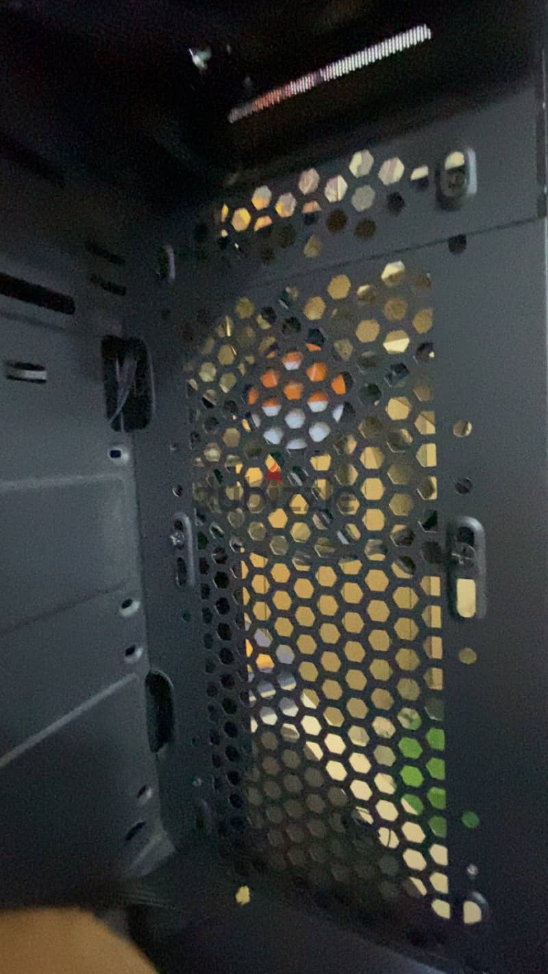 Gpu , cpu , ram , hard drive and gaming pc case for sale negotiable 8