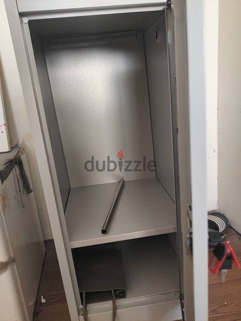 Metal Wardrobe good condition 2