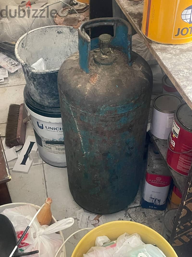 Gas cylinder 3 nos 2