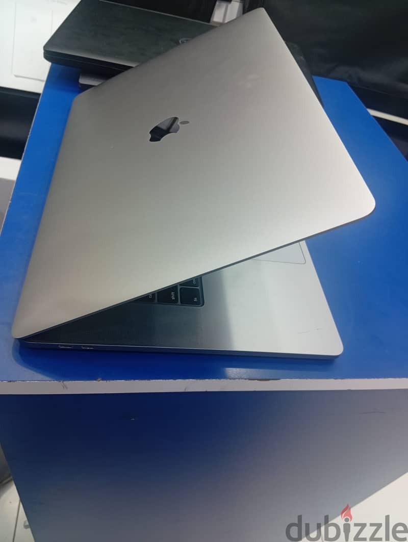 MacBook Pro 16-inch 2019  2.6GHz 6-Core i7  16GB RAM  512SSD 5