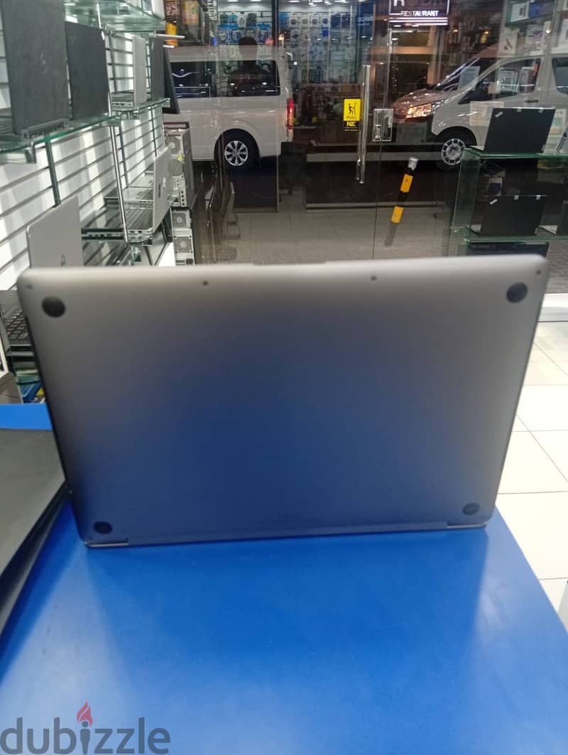 MacBook Pro 16-inch 2019  2.6GHz 6-Core i7  16GB RAM  512SSD 3