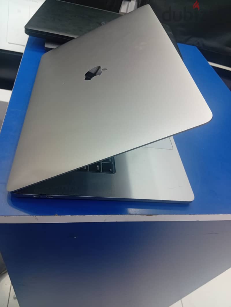 MacBook Pro 16-inch 2019  2.6GHz 6-Core i7  16GB RAM  512SSD 6