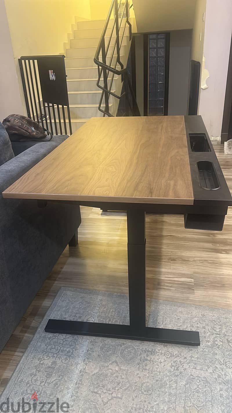 Office desk 1