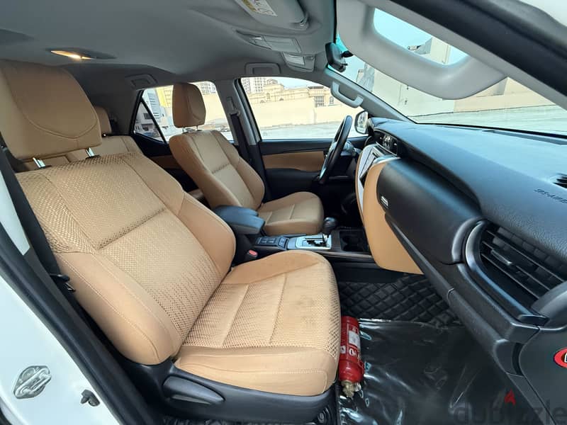 Toyota Fortuner 2020 4