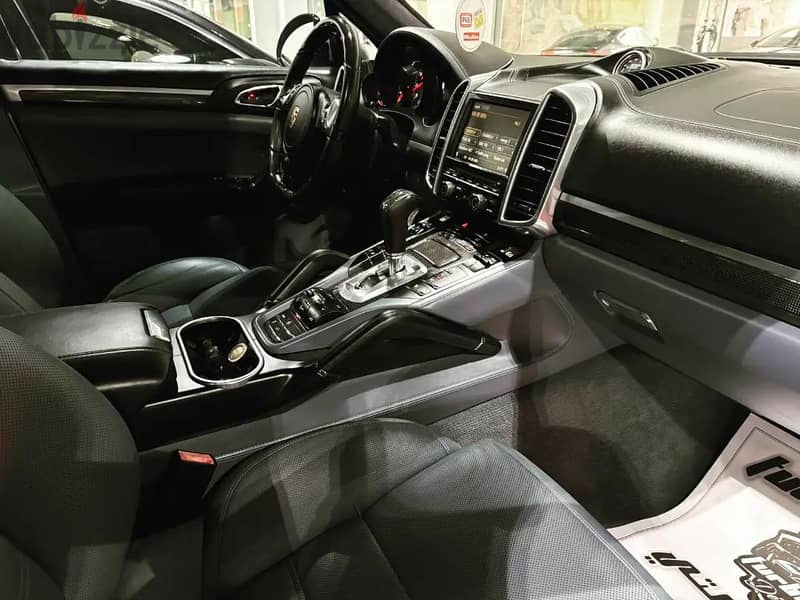 Porsche Cayenne GTS 2013 Cabon Fiber Package 5