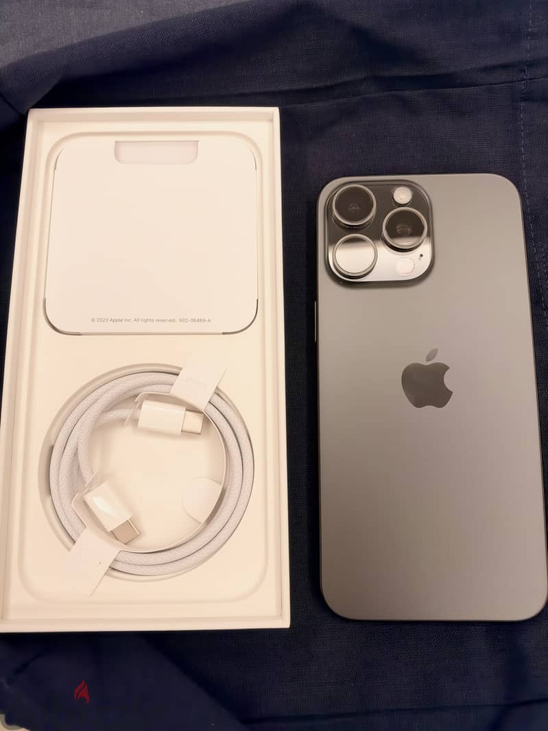 iPhone 15 Pro Max - 256GB - Black 2