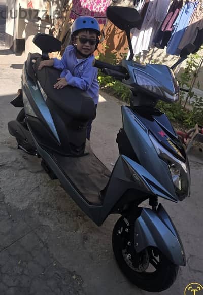 electric scooter look brand new
