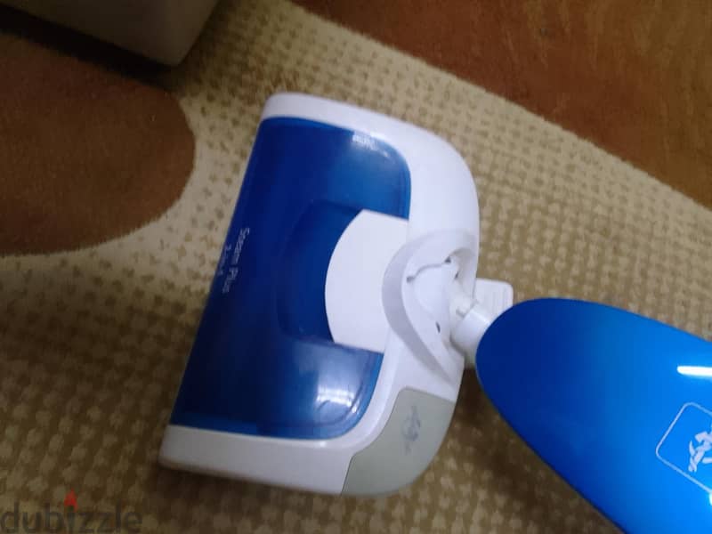 يوجد مكنسه وهي ممسحة بلاط سرميك بلاماء والبخار الحارشغاله وبحاله 1