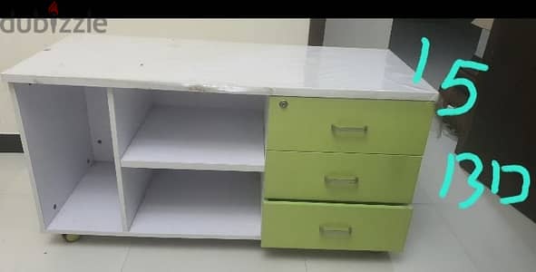 أثاث مكتبي ومنزلي بحالة شبة جديدة  Office and home furniture semi new