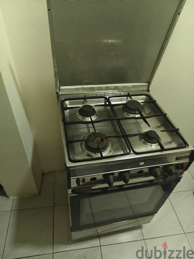 4 Burner gas stove