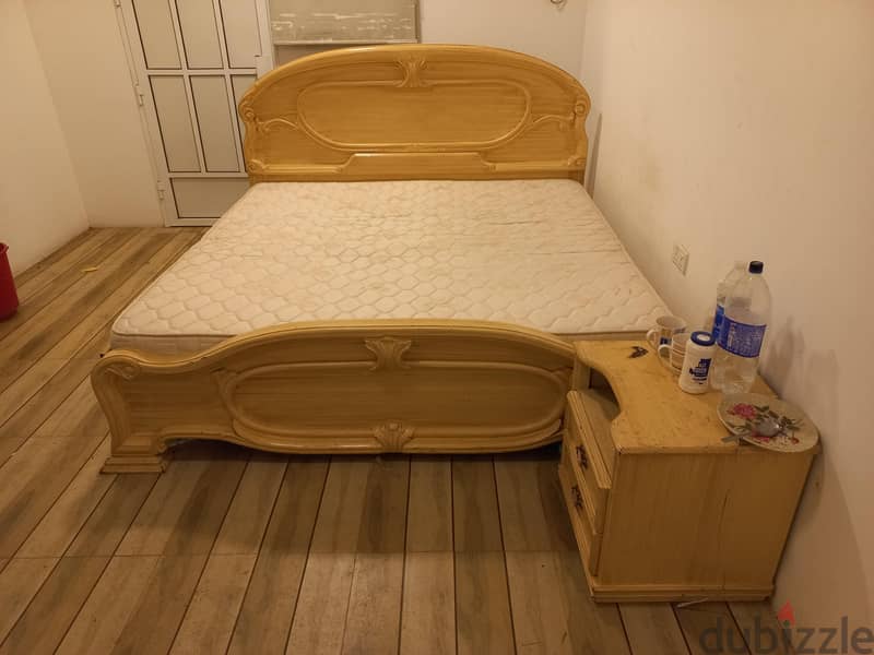 WOODEN BED 1