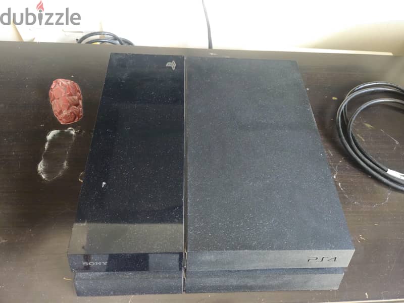 PS4 Slim with one controller 2