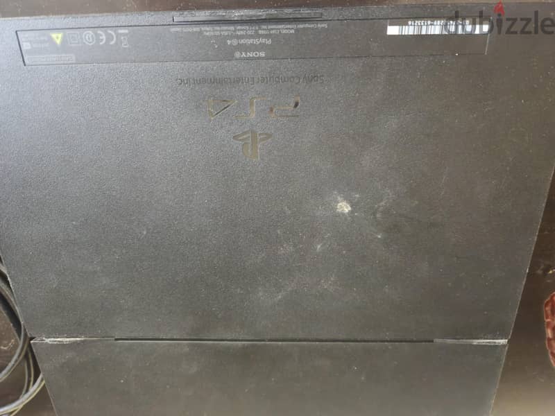 PS4 Slim with one controller 3