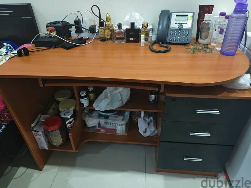 Office Chair & Table in Good Condition 3