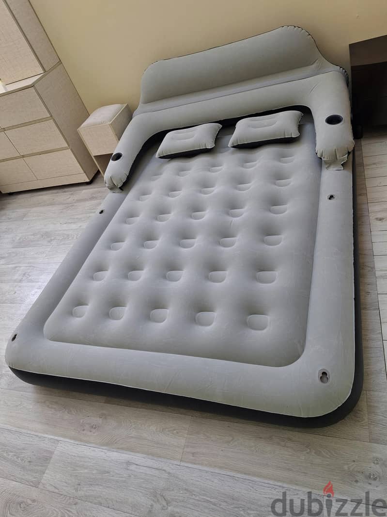 Queen Size Inflatable Air Mattress Bed with Headboard 2 Pillows & Pump 1