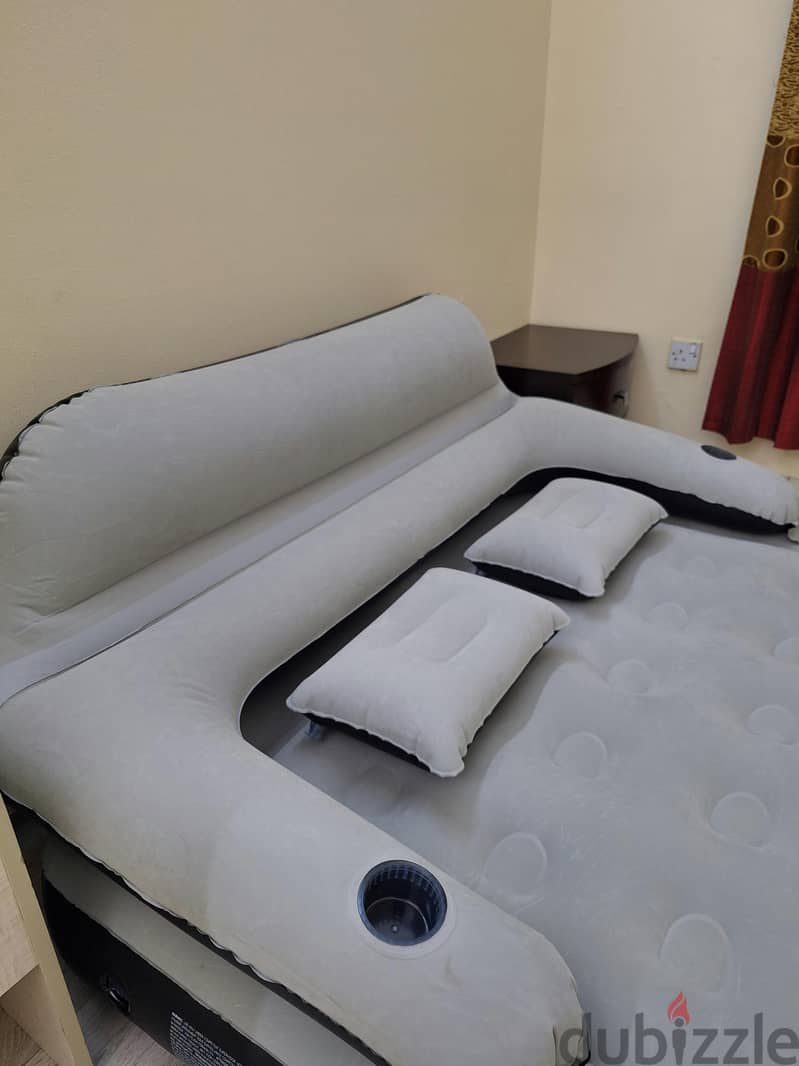 Queen Size Inflatable Air Mattress Bed with Headboard 2 Pillows & Pump 4