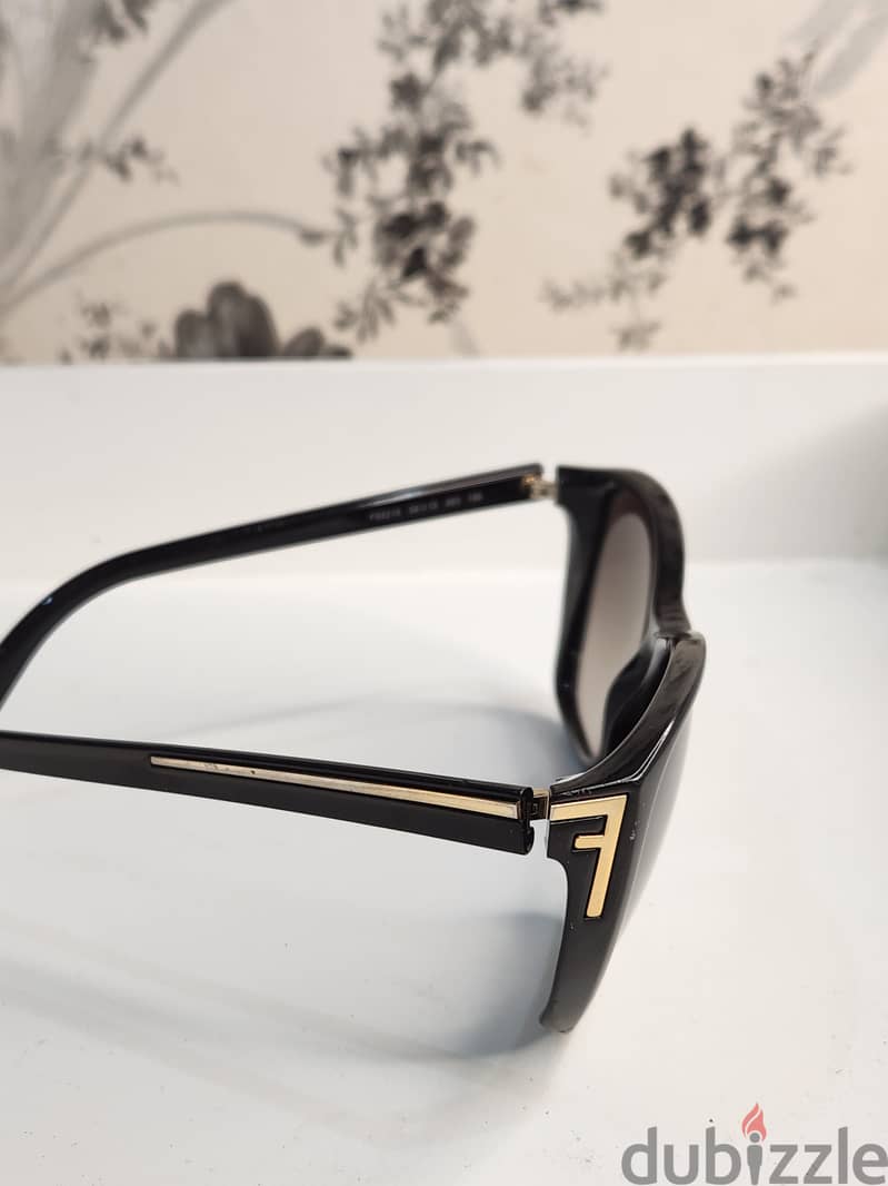 Fendi sunglasses org used -نظارات فندي اصلي مستعمل- 39591018 2