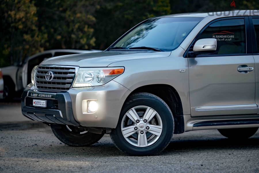 Toyota Land Cruiser VXR V8 2014 Beige  Sunroof  Zero Accident  Bahrain 3