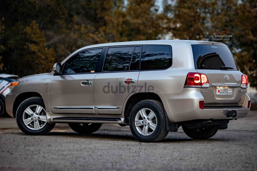 Toyota Land Cruiser VXR V8 2014 Beige  Sunroof  Zero Accident  Bahrain 5