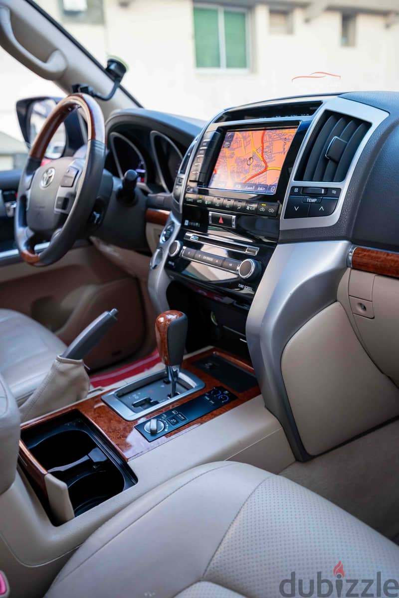 Toyota Land Cruiser VXR V8 2014 Beige  Sunroof  Zero Accident  Bahrain 13