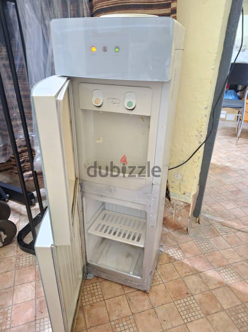 Cold&Hot down fridge all working 13bd 1