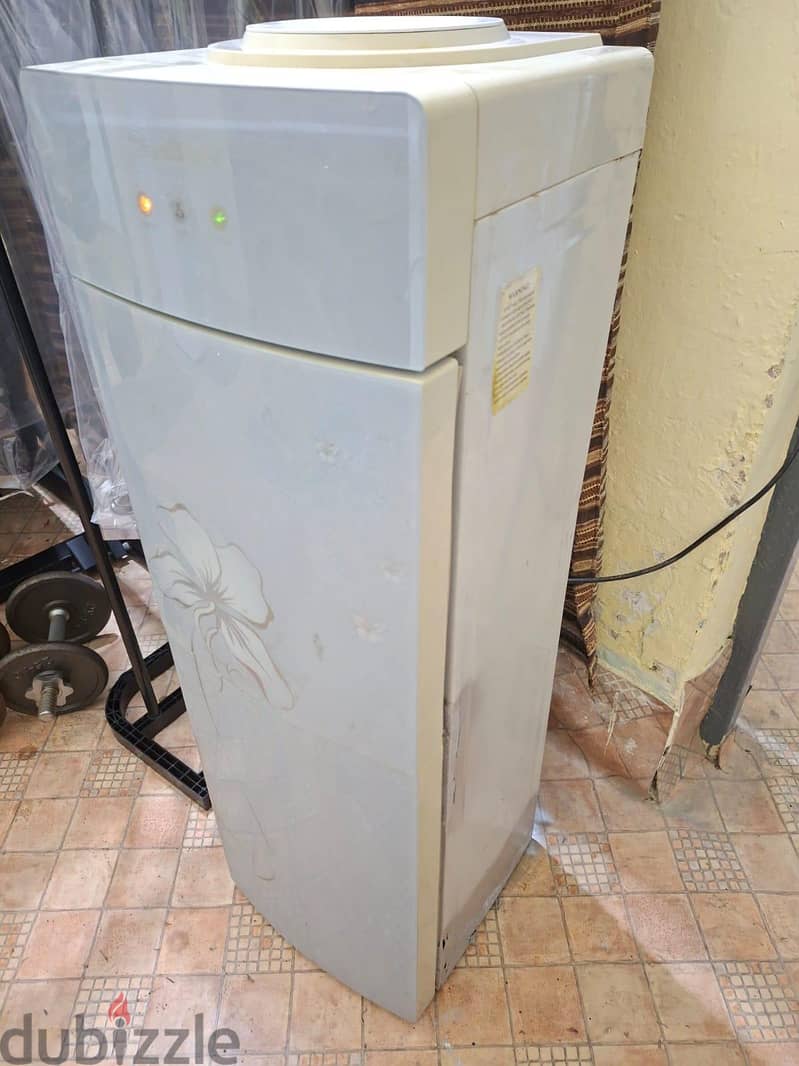Cold&Hot down fridge all working 13bd 2