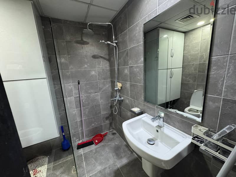 hot deal luxury free hold studio 1 bath Prime location 6