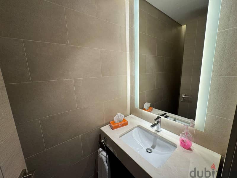 hot deal luxury free hold studio 1 bath Prime location 7