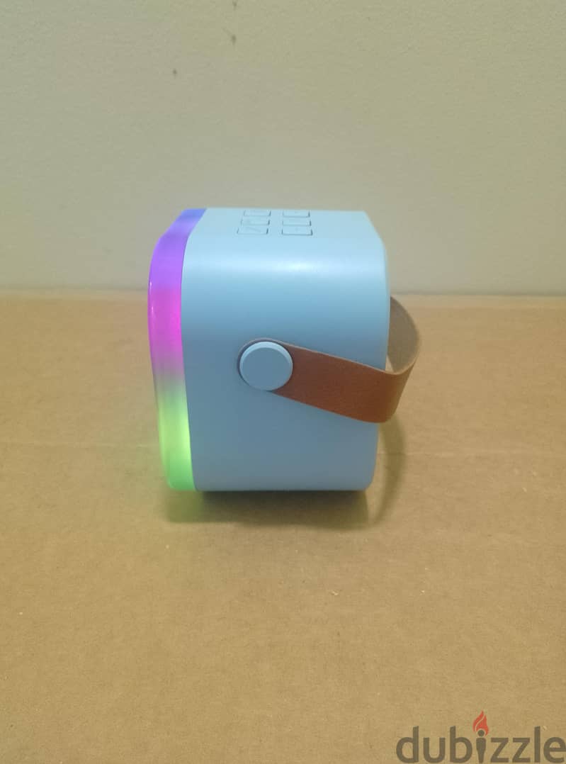 mini hand carry speaker Bluetooth contact 1
