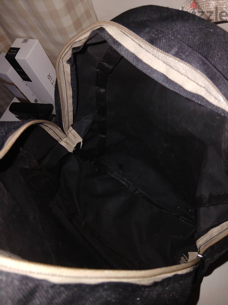 Mint condition Small bag for trading and buying 1