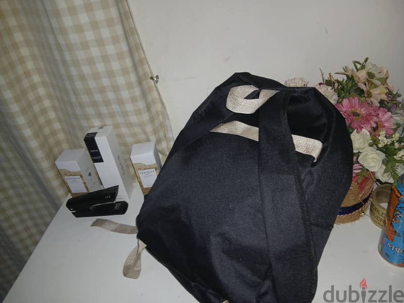 Mint condition Small bag for trading and buying 3