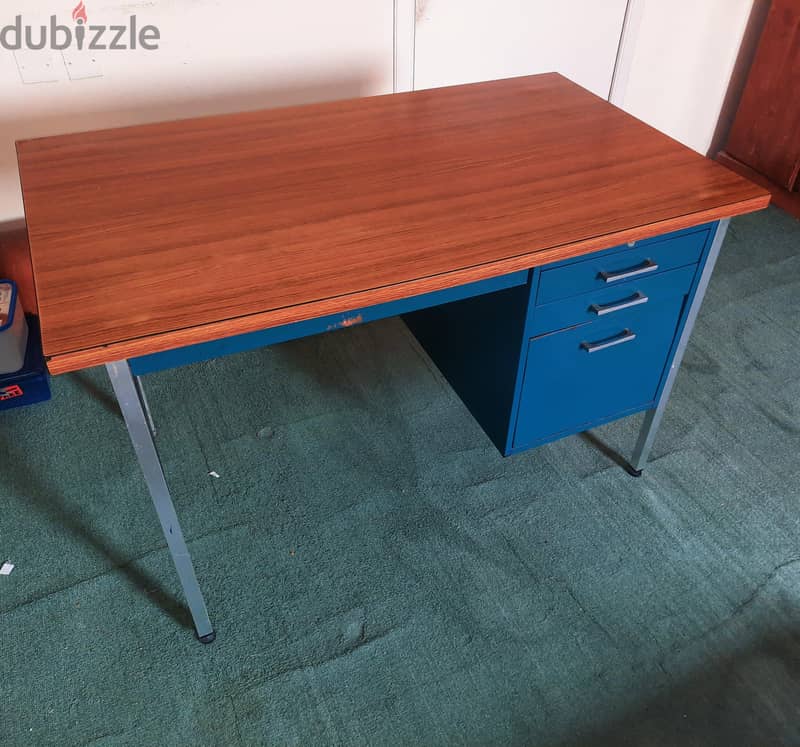 Table/Desk suitable for Office/Home/Study for sale 1