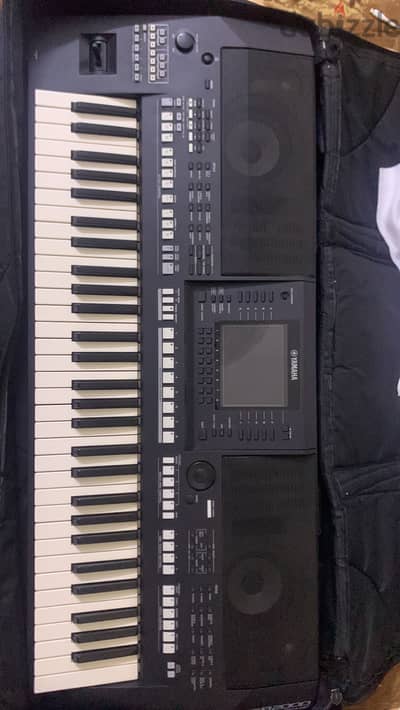 Yamaha psr a2000 piano keyboard in neat condition