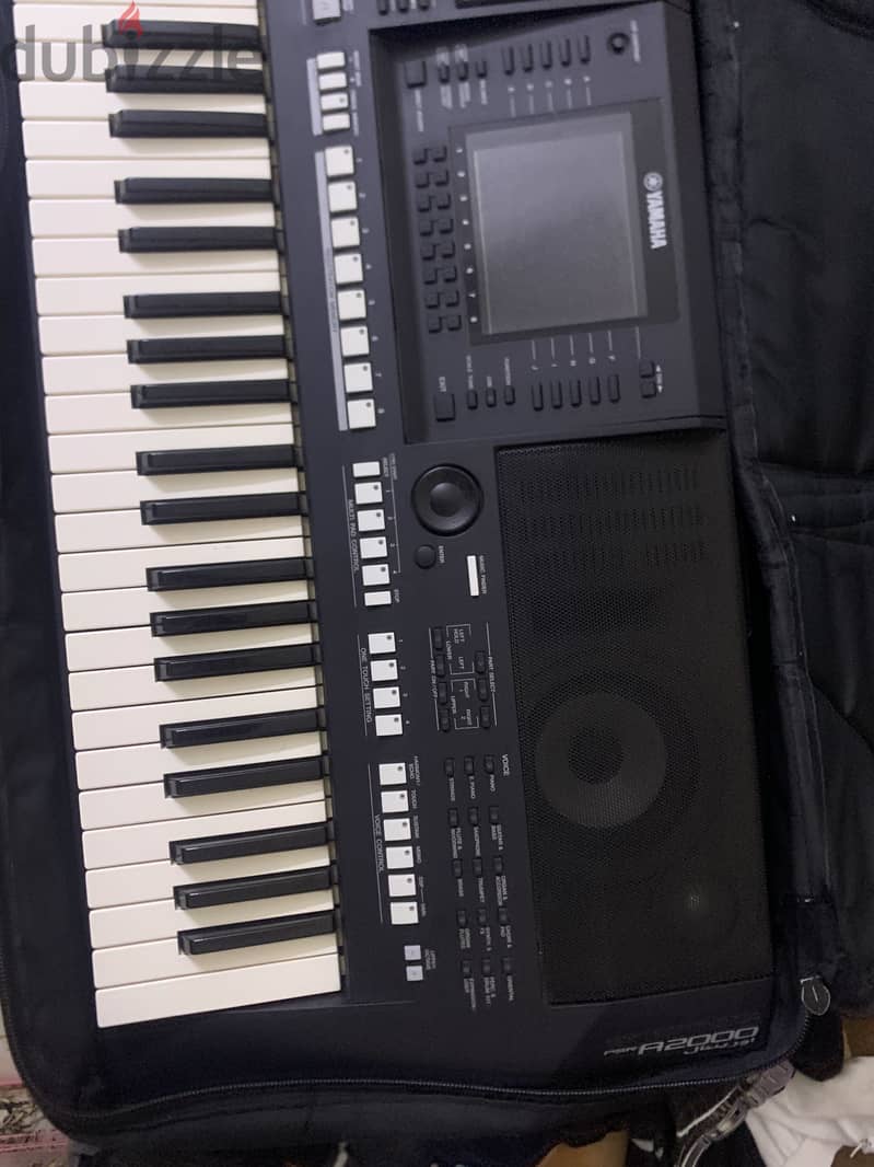 Yamaha psr a2000 piano keyboard in neat condition 2