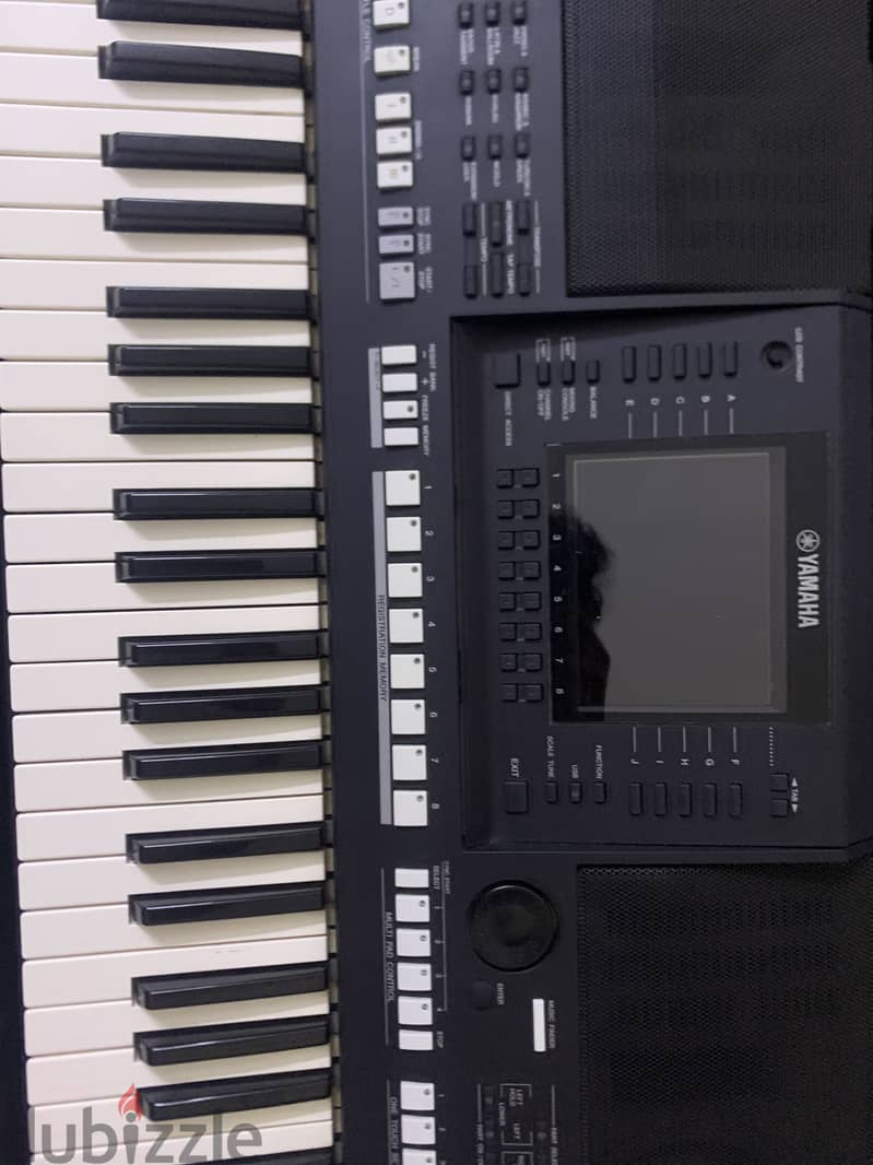 Yamaha psr a2000 piano keyboard in neat condition 3