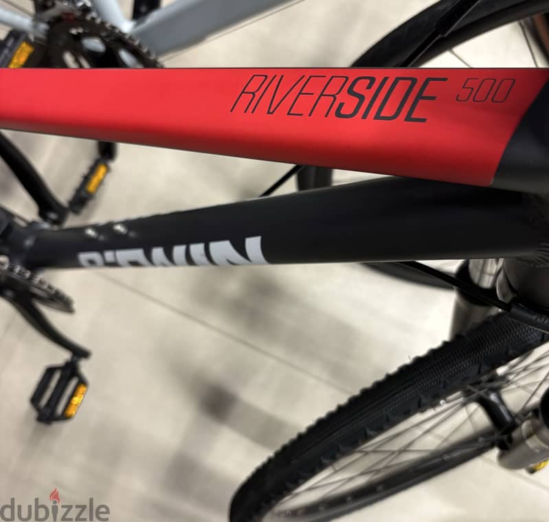 Decathlon B-Twin Riverside 500 Disc Brake 9sp Hybrid Bike - Grey Red 2