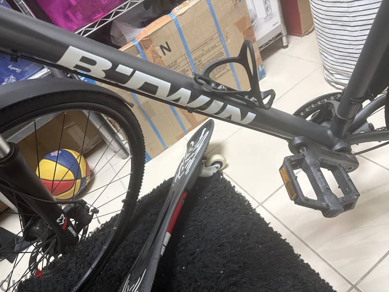 Decathlon B-Twin Riverside 500 Disc Brake 9sp Hybrid Bike - Grey Red 3