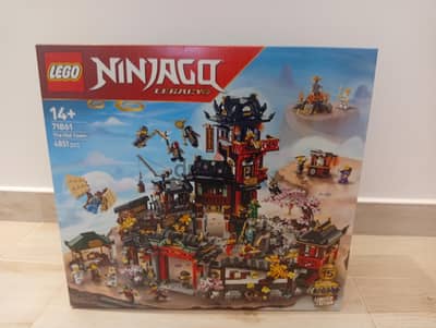 Lego Ninjago the old town set number 71861 Legacy with 23 minifigs