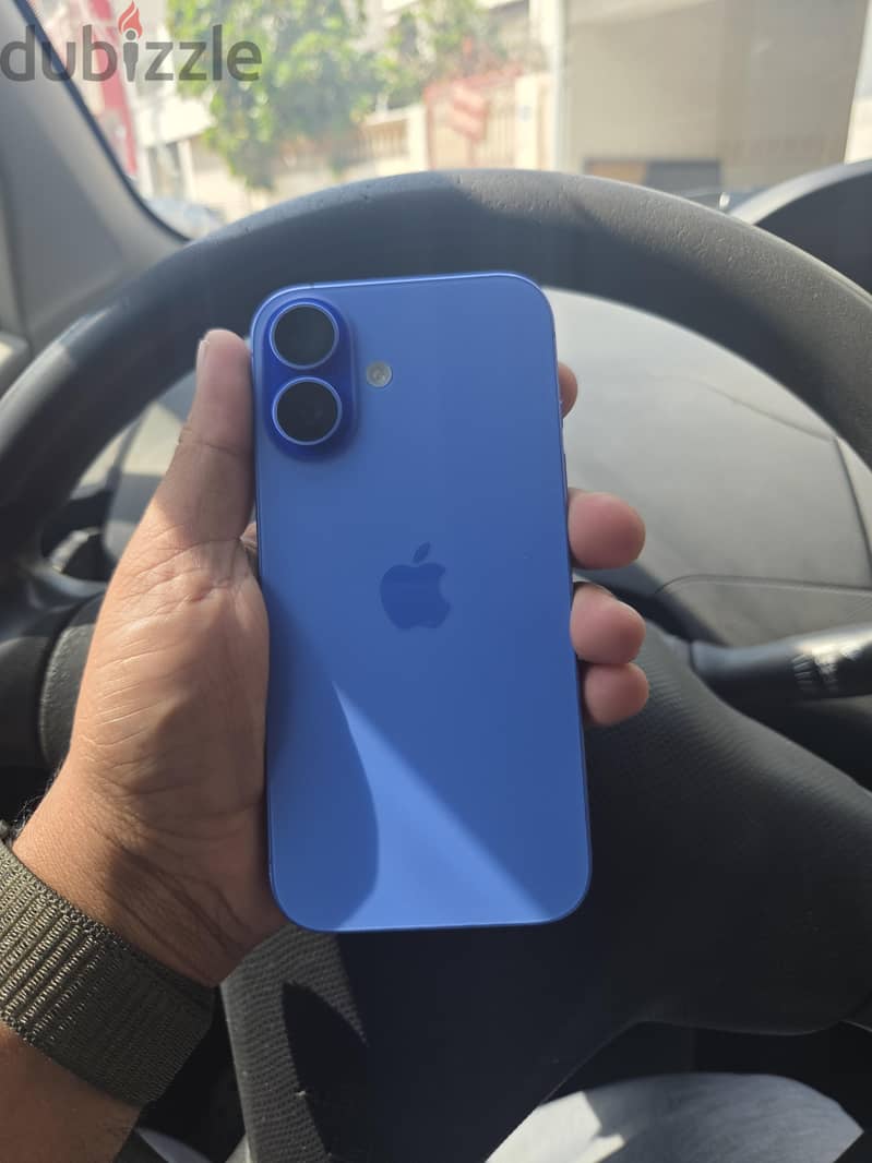 Apple - iPhone 16Apple - iPhone 16 128 GB only smol cark in display 3