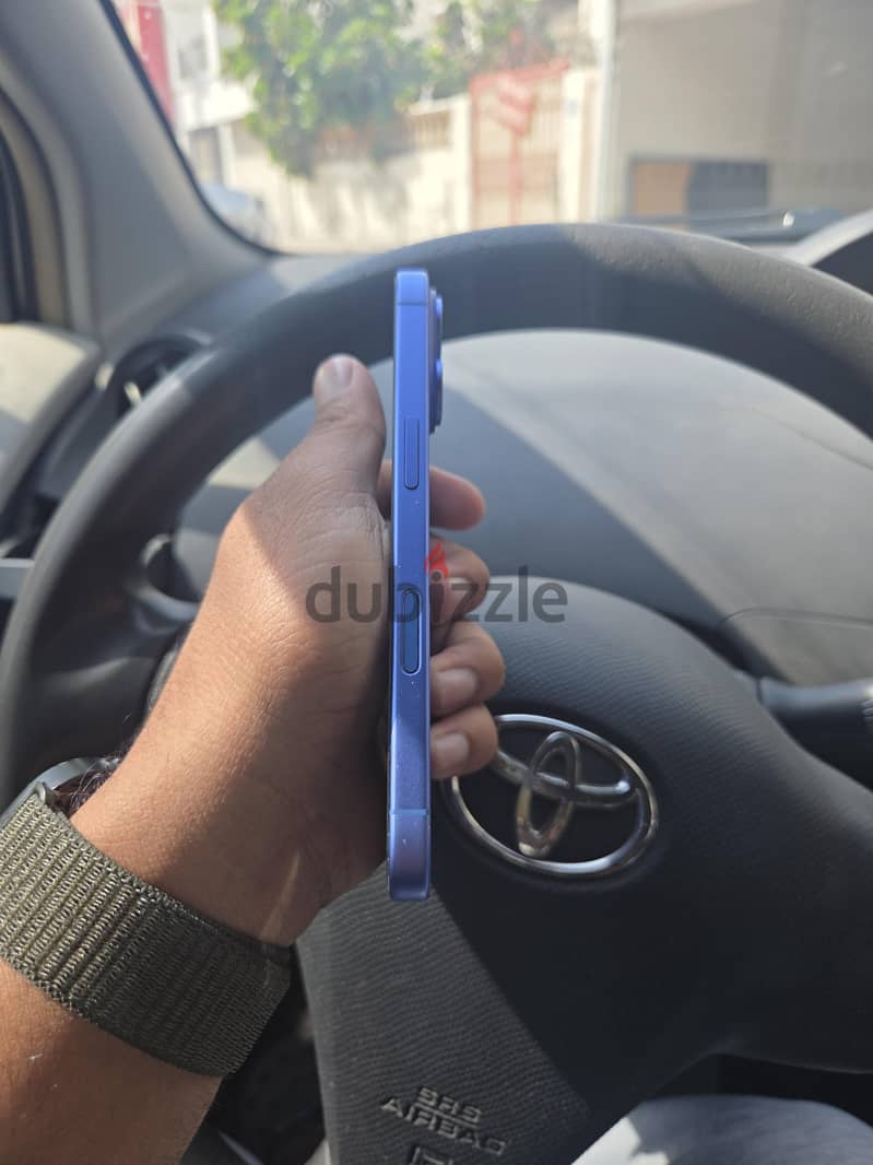 Apple - iPhone 16Apple - iPhone 16 128 GB only smol cark in display 6