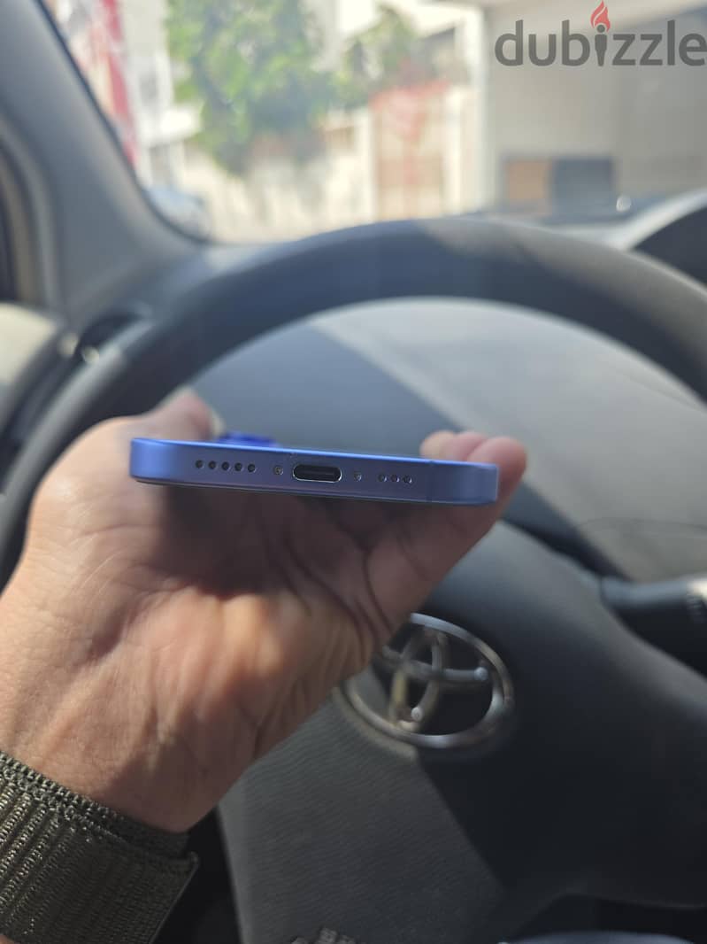Apple - iPhone 16Apple - iPhone 16 128 GB only smol cark in display 7