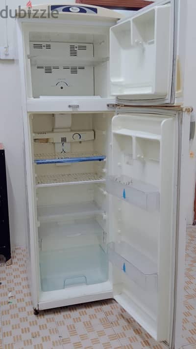 Urgent Sale Whirlpool Fridge.  Whirlpool Fridge.