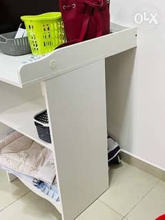 Baby’ changing table 0