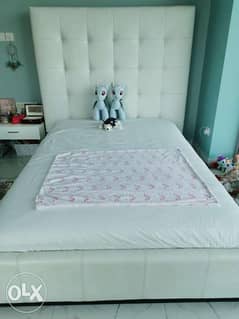 Designer white leather queens bed 0