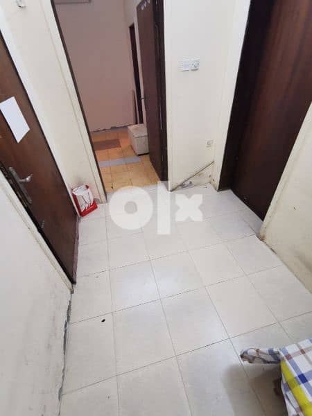 small flat for rent near alosra restaurant Muharraq شقة صغيرةبالمحرق 4