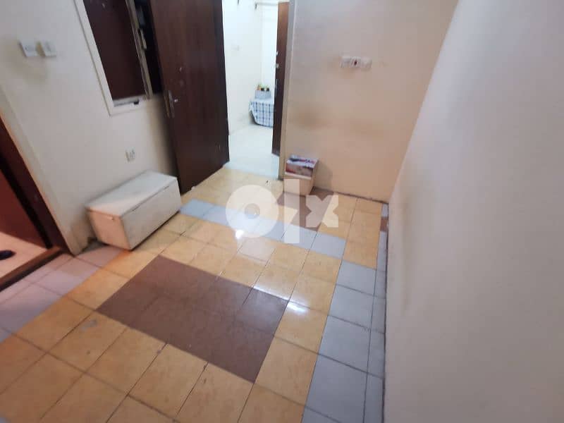 small flat for rent near alosra restaurant Muharraq شقة صغيرةبالمحرق 5