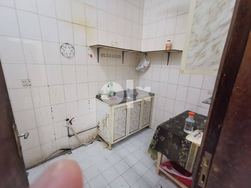 small flat for rent near alosra restaurant Muharraq شقة صغيرةبالمحرق 6