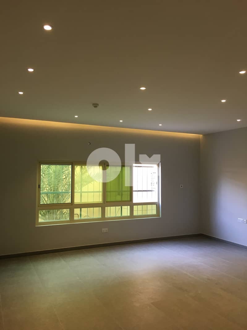 Luxury, 2 Bed-room Flat, 100 metre from Gulf Univercity in SANAD. 3