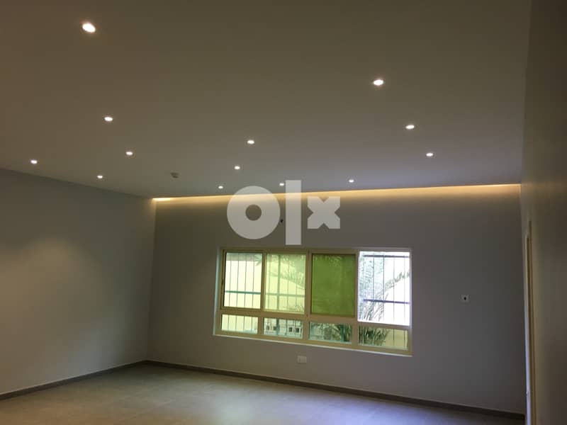 Luxury, 2 Bed-room Flat, 100 metre from Gulf Univercity in SANAD. 4